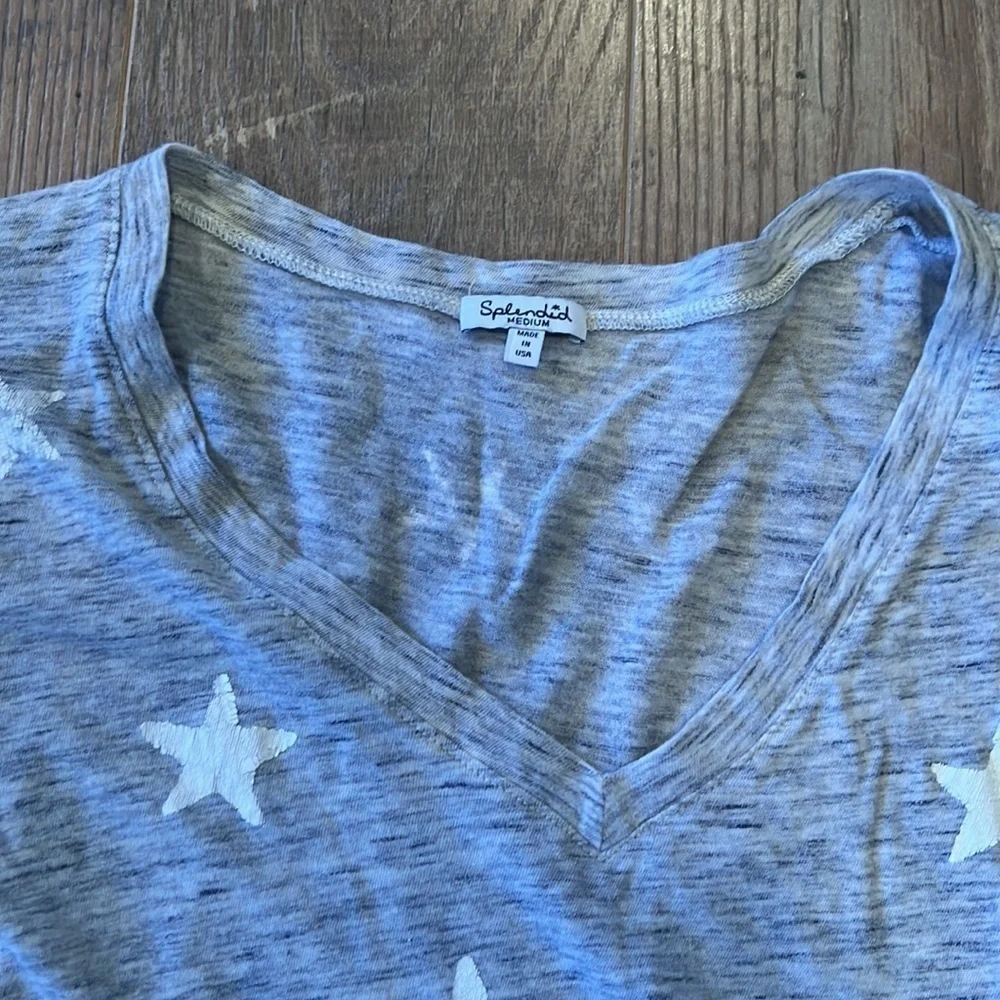 Splendid Woman’s Gray Star Design V-Neck T-Shirt Size Medium - Picture 2 of 5